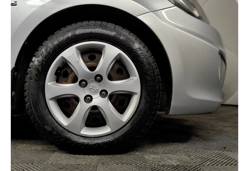 Hyundai Solaris 1.6 AT (123 л.с.) Active Серебристый в АВИЛОН. Слайд №9