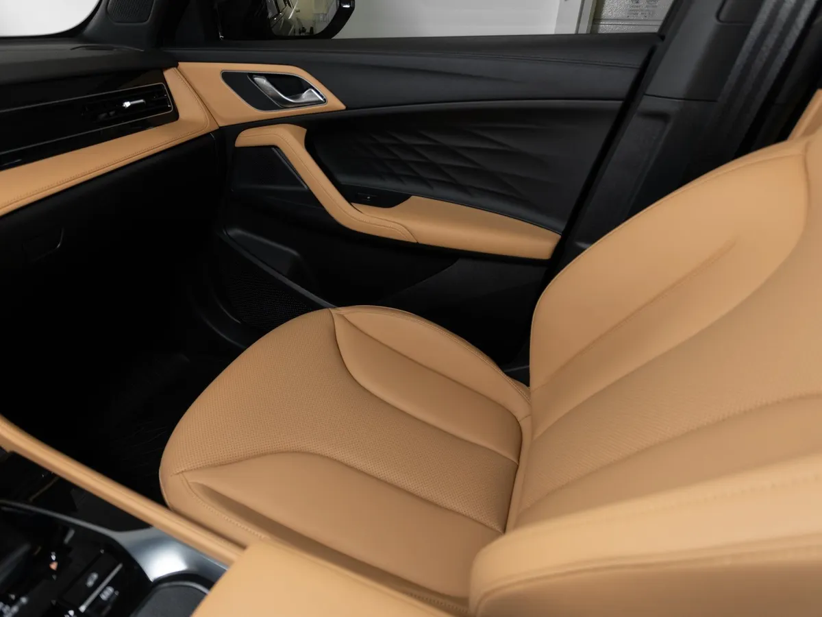 Москвич М70 1.5 DCT FWD (150 л.с.) Драйв Черный в АВИЛОН. Слайд №11