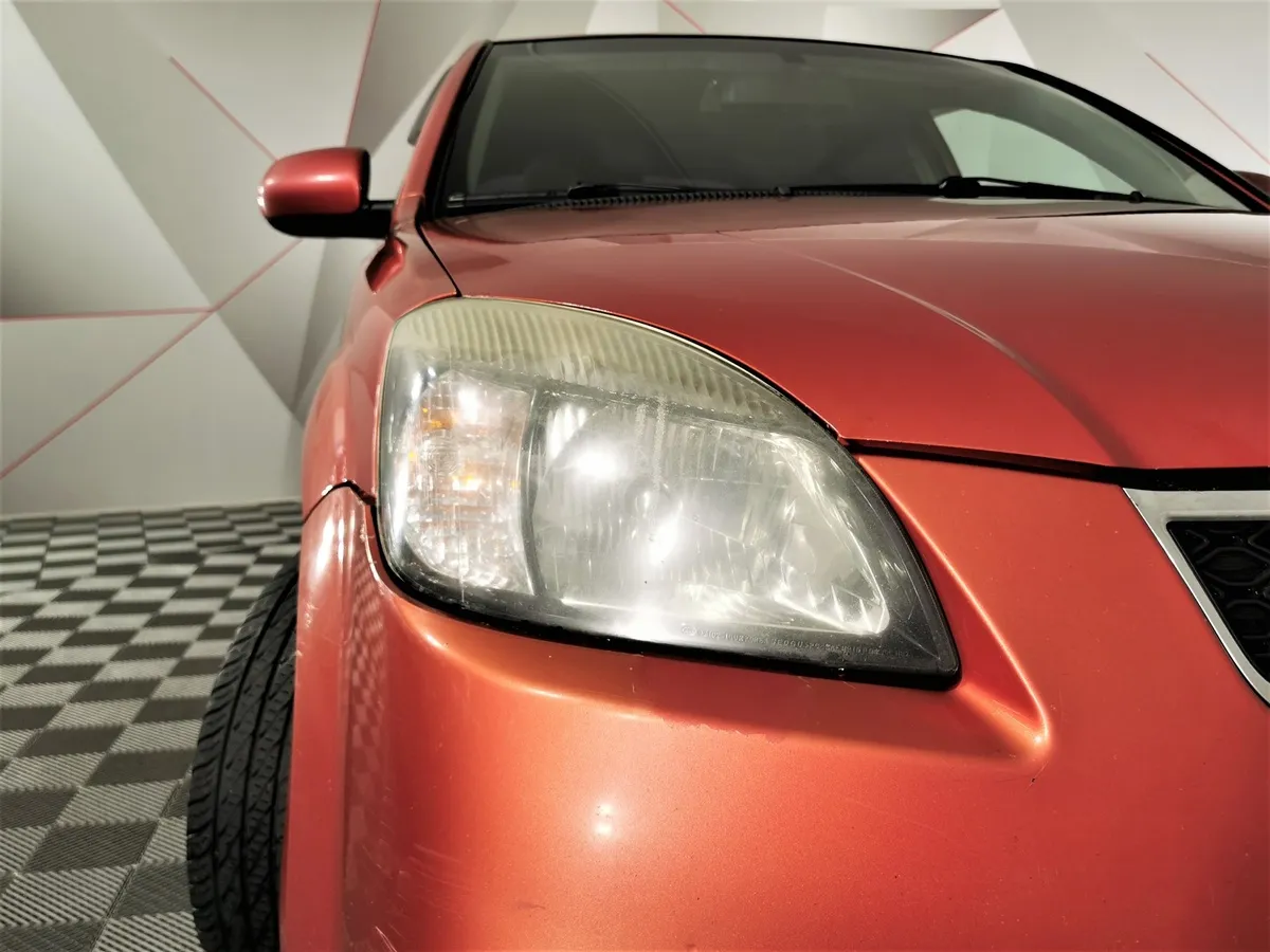 Kia Rio 1.4 MT (97 л.с.) Оранжевый в АВИЛОН. Слайд №10