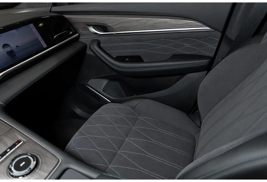 Geely Monjaro 2.0T 8AT 4WD (238 л.с.) Flagship Черный в АВИЛОН. Слайд №18