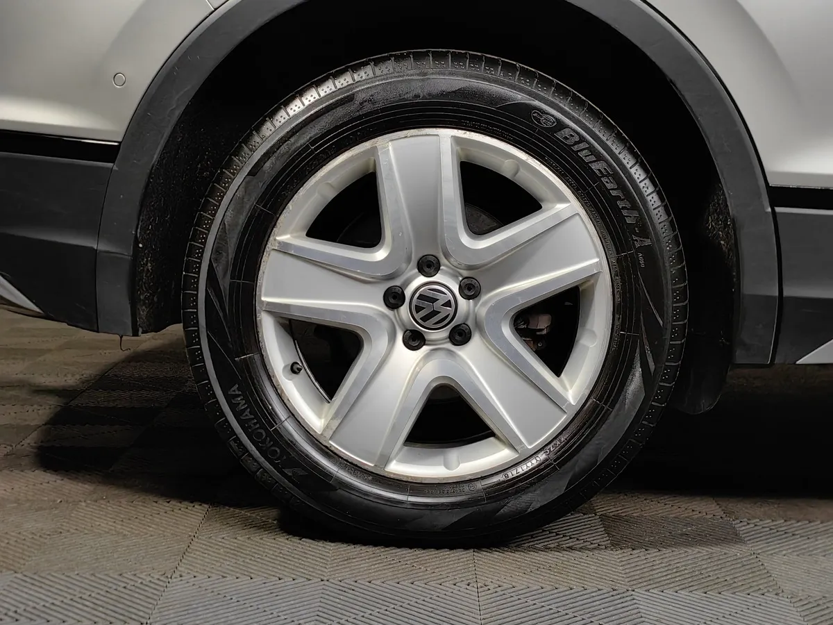 Volkswagen Tiguan 2.0 TDI 4Motion DSG (150 л.с.) OFFROAD Серый в АВИЛОН. Слайд №9