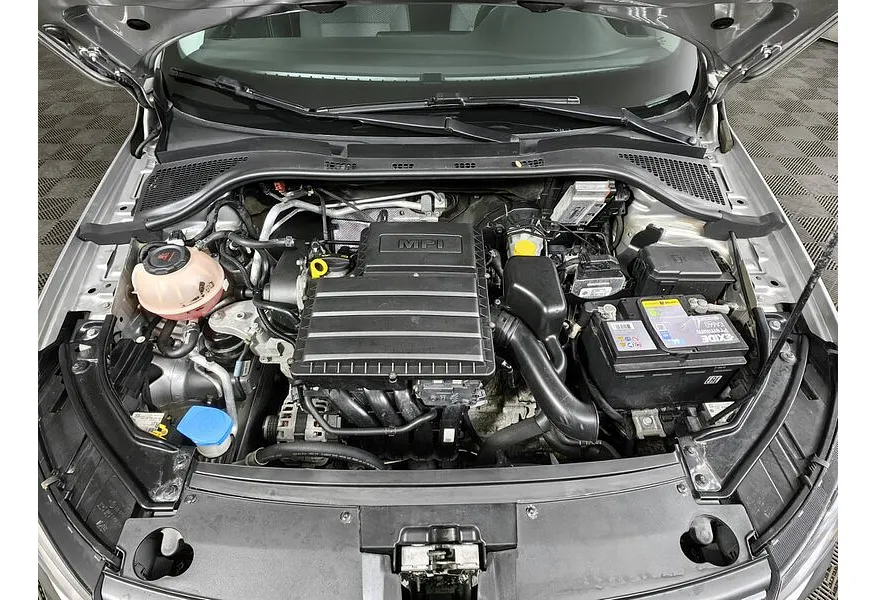 Volkswagen Polo 1.6 MPI AT (110 л.с.) Respect Серый в АВИЛОН. Слайд №11