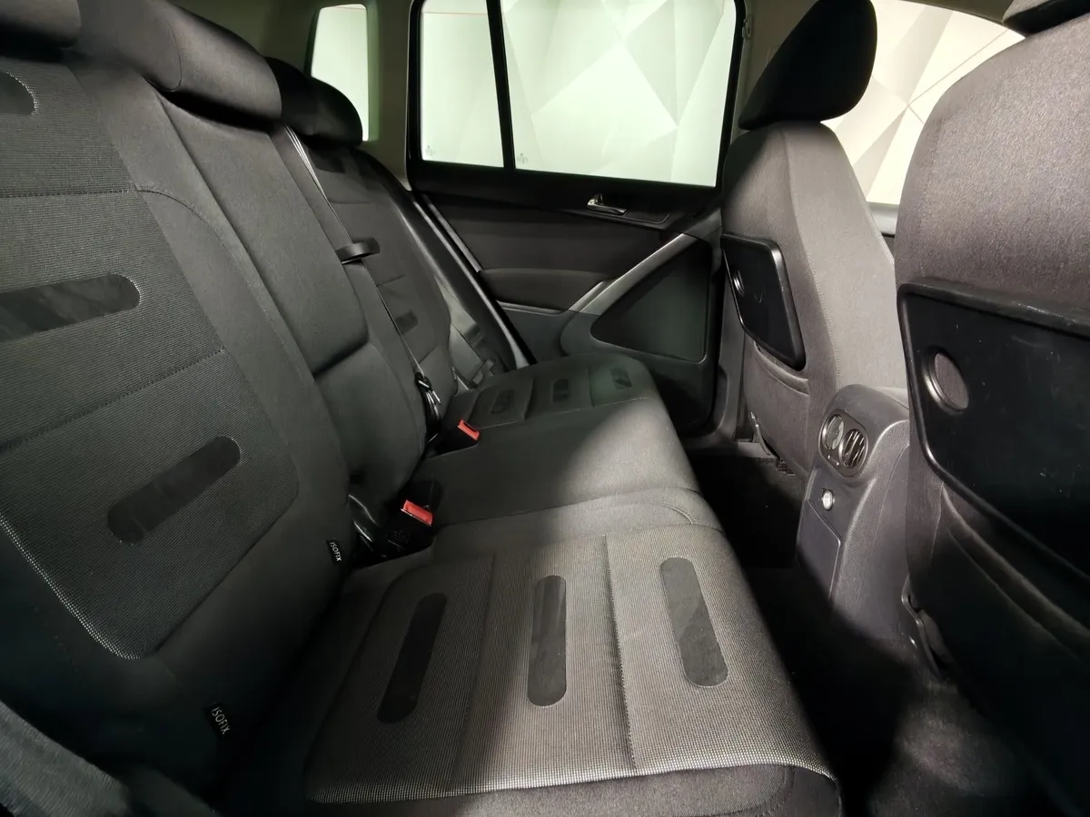Volkswagen Tiguan 2.0 TSI 4Motion AT (170 л.с.) Track & Field Черный в АВИЛОН. Слайд №15
