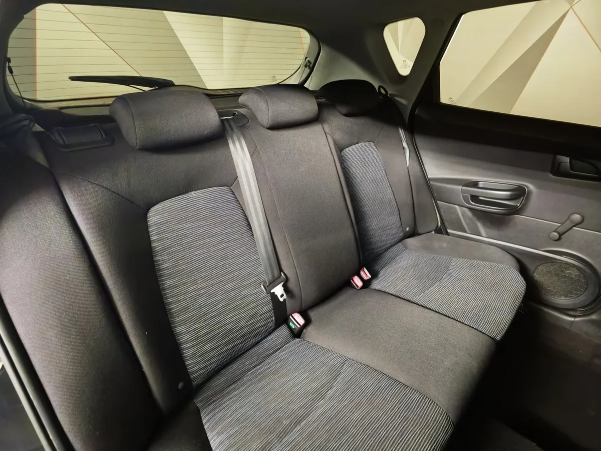 Kia Ceed 1.6 MT (122 л.с.) Черный в АВИЛОН. Слайд №17