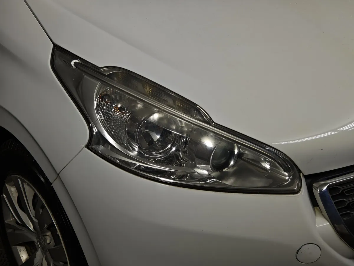 Peugeot 208 1.2 VTi ETG (82 л.с.) Белый в АВИЛОН. Слайд №10