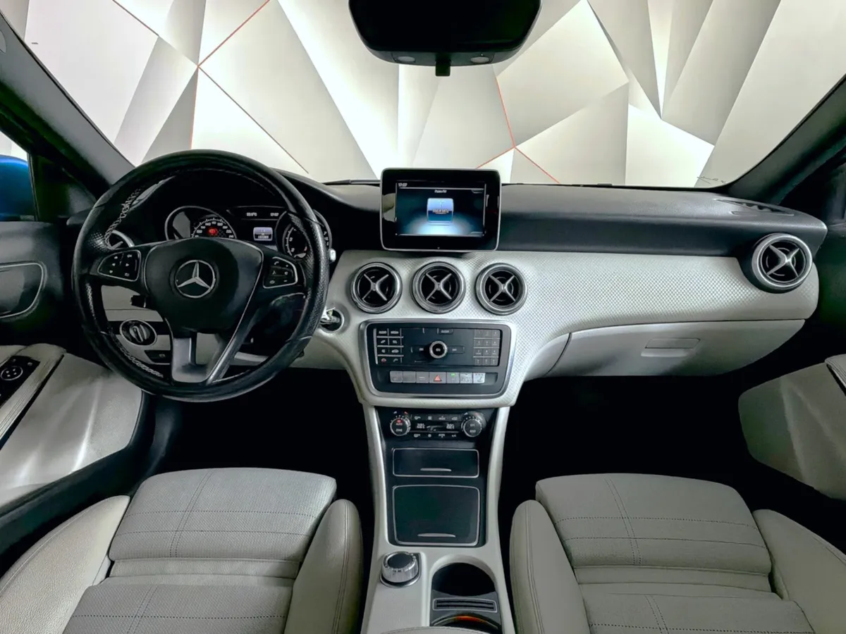 Mercedes-Benz A-Класс 180 7G-DCT (122 л.с.) Голубой в АВИЛОН. Слайд №13