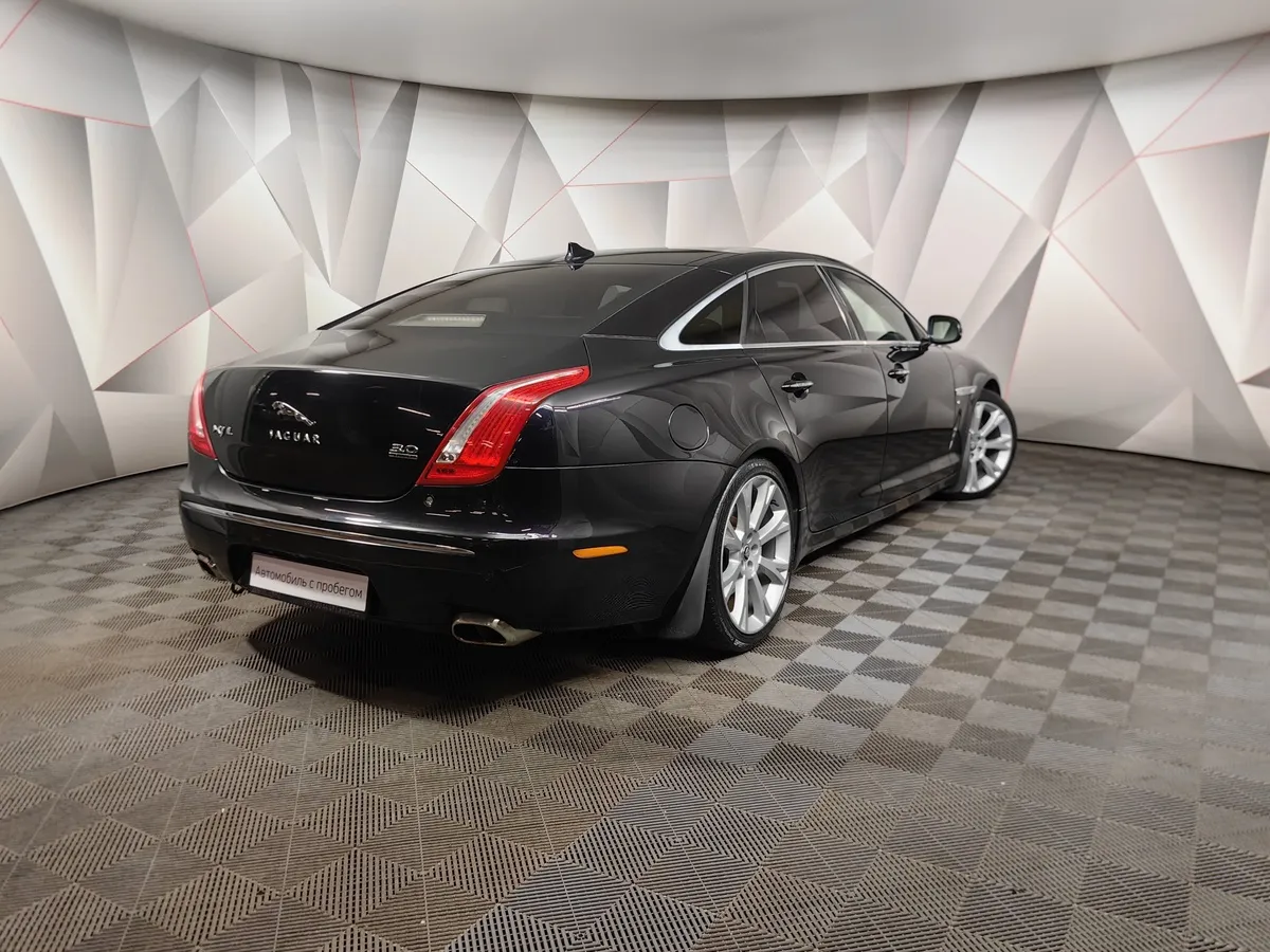 Jaguar XJ 3.0 AT AWD LWB (340 л.с.) Portfolio Черный в АВИЛОН. Слайд №2
