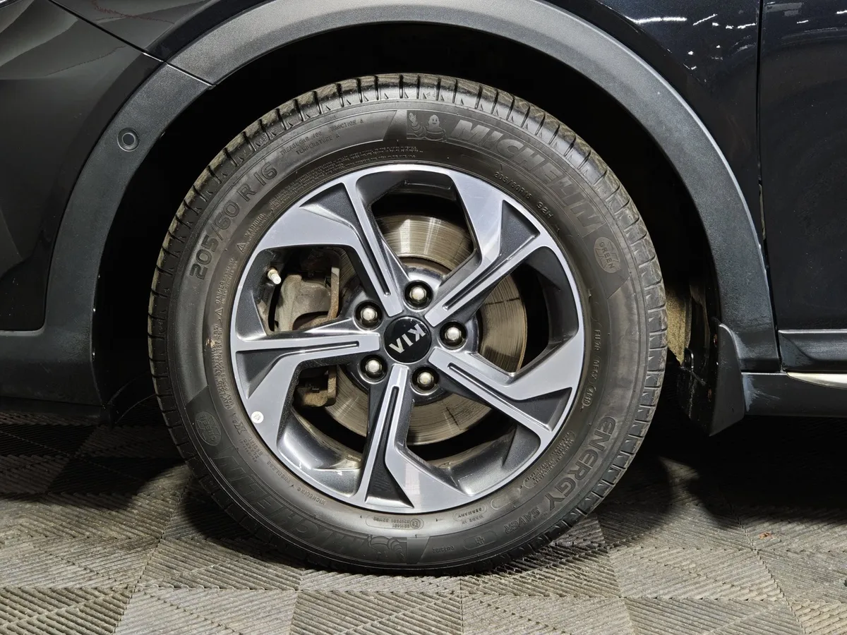 Kia Ceed 1.4 T-GDI AMT (140 л.с.) Comfort Черный в АВИЛОН. Слайд №9