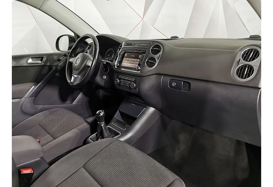 Volkswagen Tiguan 1.4 TSI BlueMotion MT (122 л.с.) Trend & Fun Черный в АВИЛОН. Слайд №13