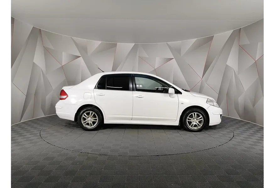 Nissan Tiida 1.6 AT (110 л.с.) Белый в АВИЛОН. Слайд №6