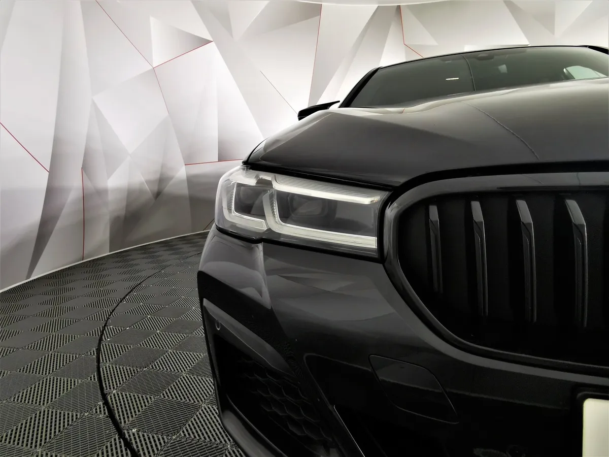 BMW 5 серия 520d xDrive Steptronic (190 л.с.) M Sport Черный в АВИЛОН. Слайд №8