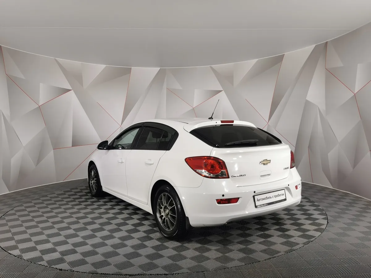 Chevrolet Cruze 1.8 MT (141 л.с.) Белый в АВИЛОН. Слайд №4