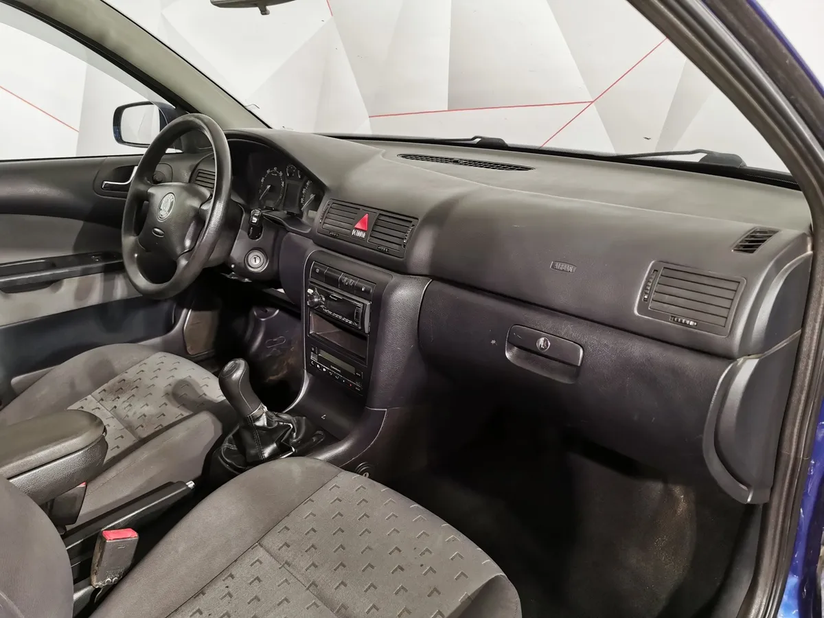 Skoda Octavia 1.6 MPI MT (102 л.с.) Синий в АВИЛОН. Слайд №11