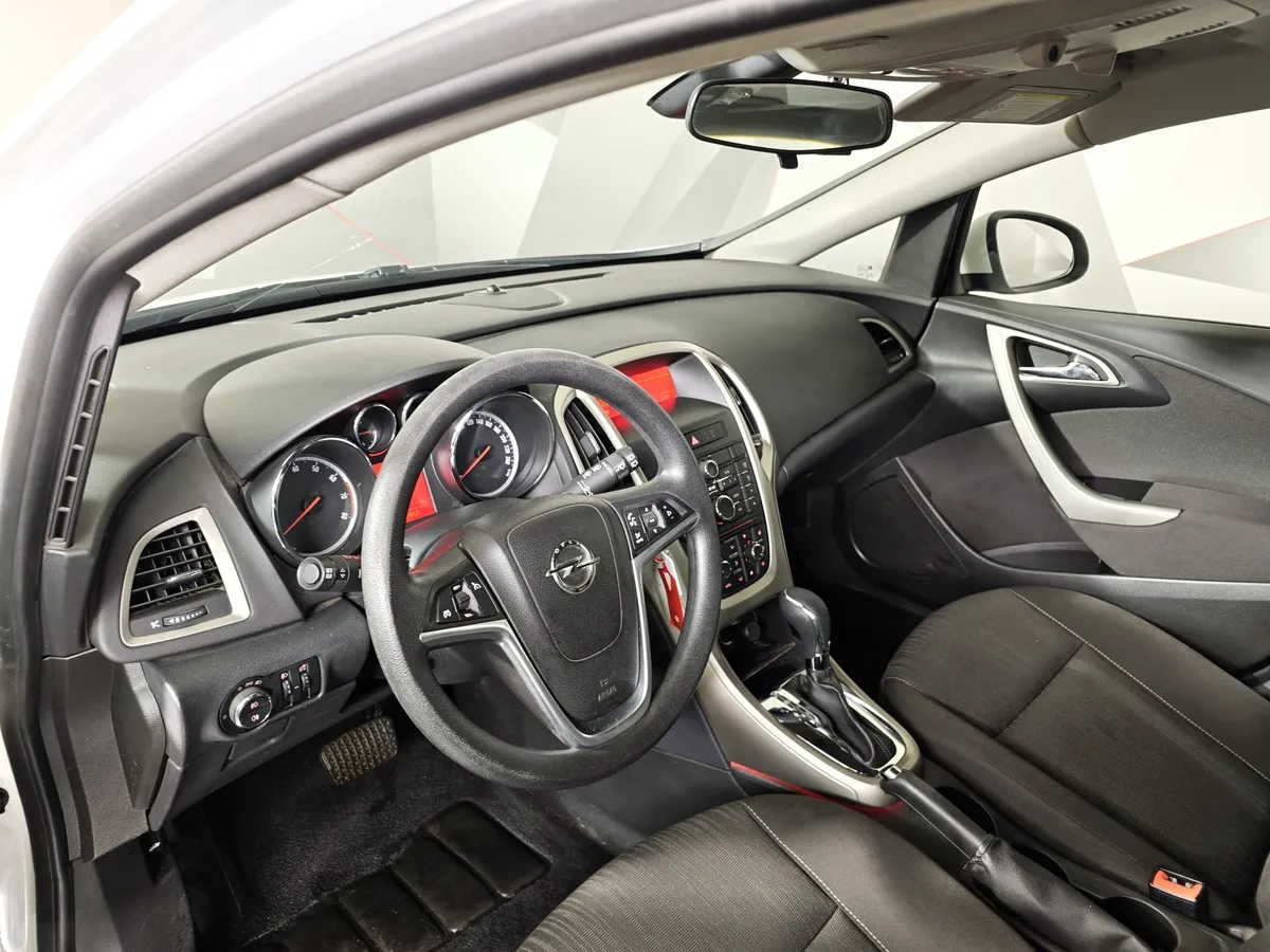 Opel Astra 1.6 AT (115 л.с.) Белый в АВИЛОН. Слайд №16