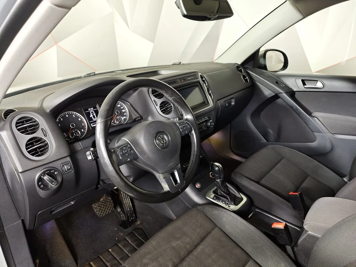 Volkswagen Tiguan 2.0 TSI 4Motion AT (180 л.с.) Sport&Style Серебристый в АВИЛОН. Слайд №18