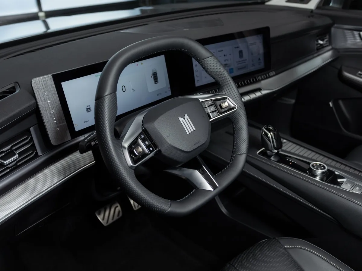 Москвич М90 2.0 ATT 4WD (200 л.с.) Ультимейт Серебристый в АВИЛОН. Слайд №9