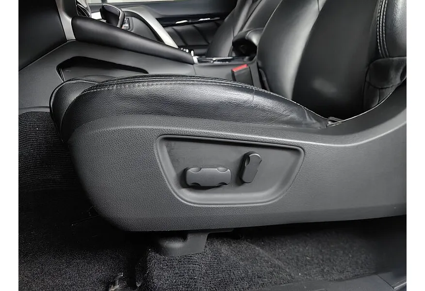 Mitsubishi Pajero Sport 2.4 DI-D AT AWD (181 л.с.) Белый в АВИЛОН. Слайд №21 Mitsubishi Pajero Sport 2.4 DI-D AT AWD (181 л.с.) Белый в АВИЛОН. Слайд №21