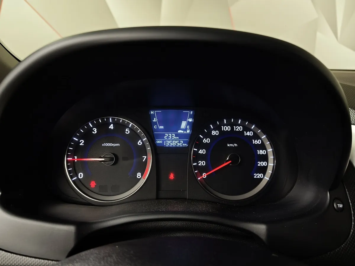 Hyundai Solaris 1.6 MT (123 л.с.) Серый в АВИЛОН. Слайд №16
