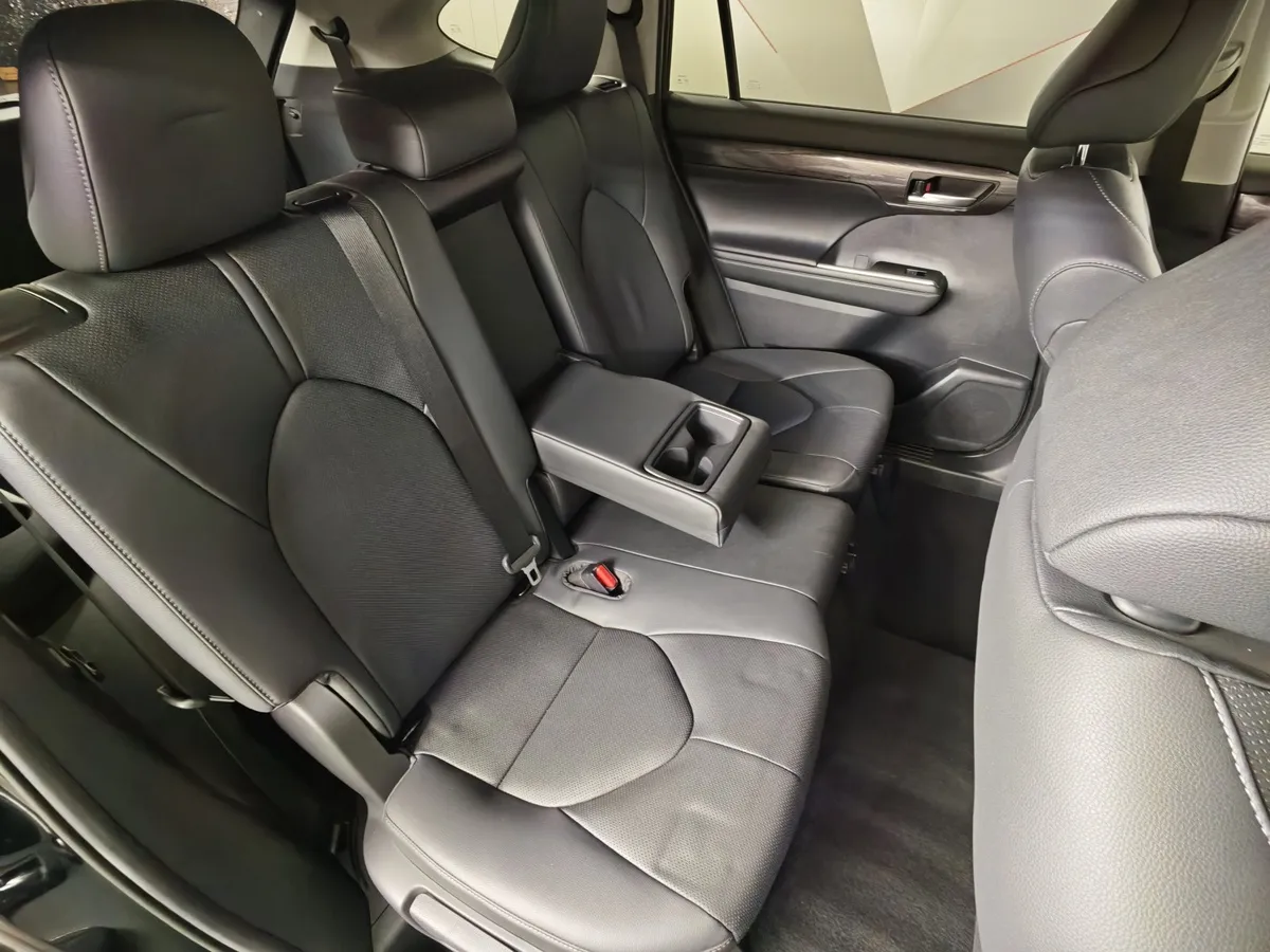 Toyota Highlander 2.0T AT 4WD (248 л.с.) Noble Version Черный в АВИЛОН. Слайд №17