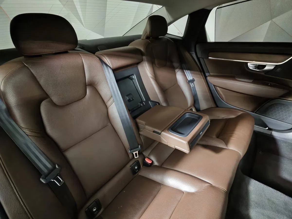 Volvo S90 2.0 T4 Drive-E AT (190 л.с.) Inscription Коричневый в АВИЛОН. Слайд №17