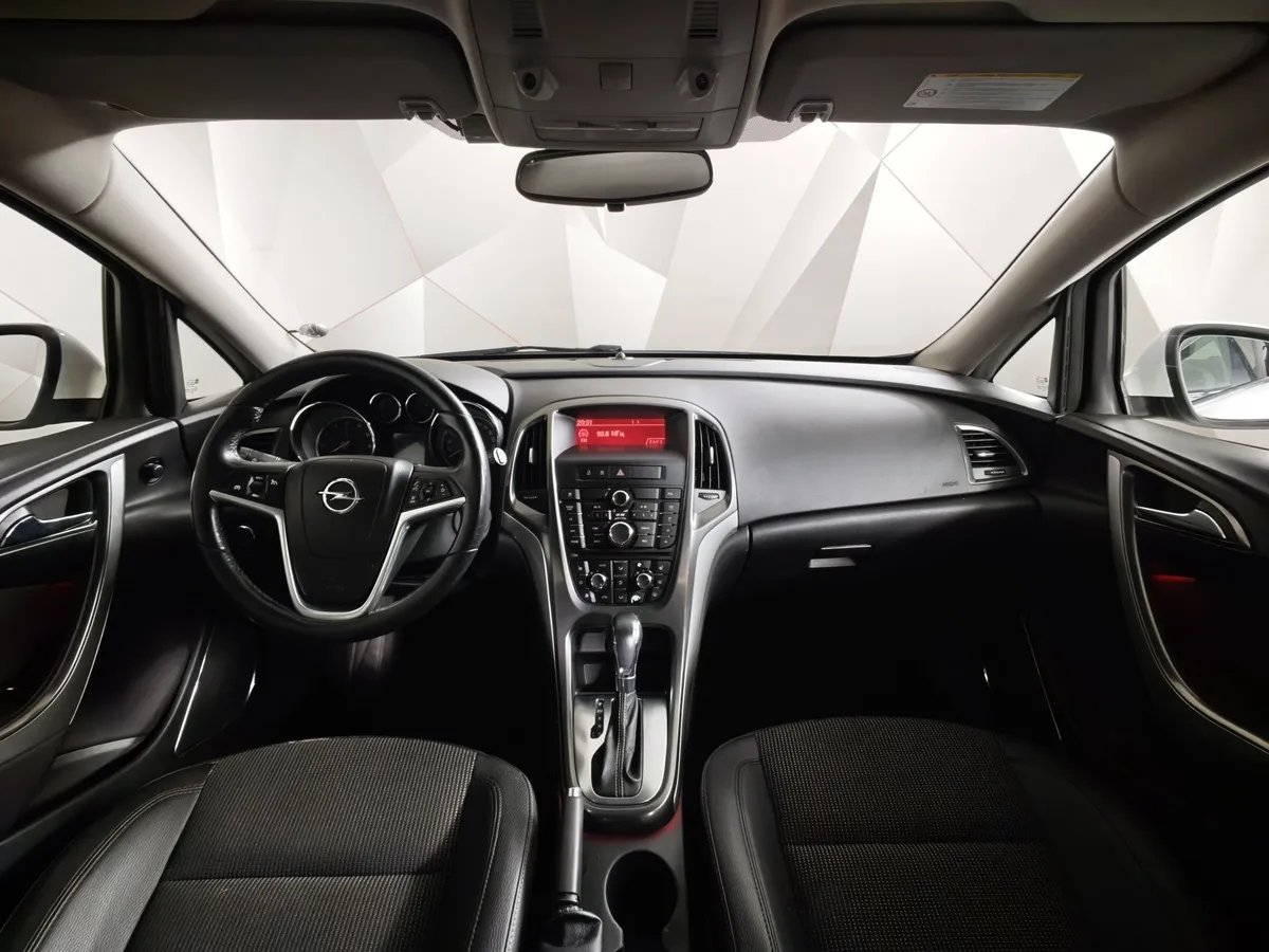 Opel Astra 1.6 AT (115 л.с.) Белый в АВИЛОН. Слайд №13
