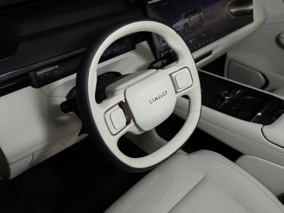 Lynk & Co 900 2.0 AT 4WD (884 л.с.) Ultra Черный в АВИЛОН. Слайд №7