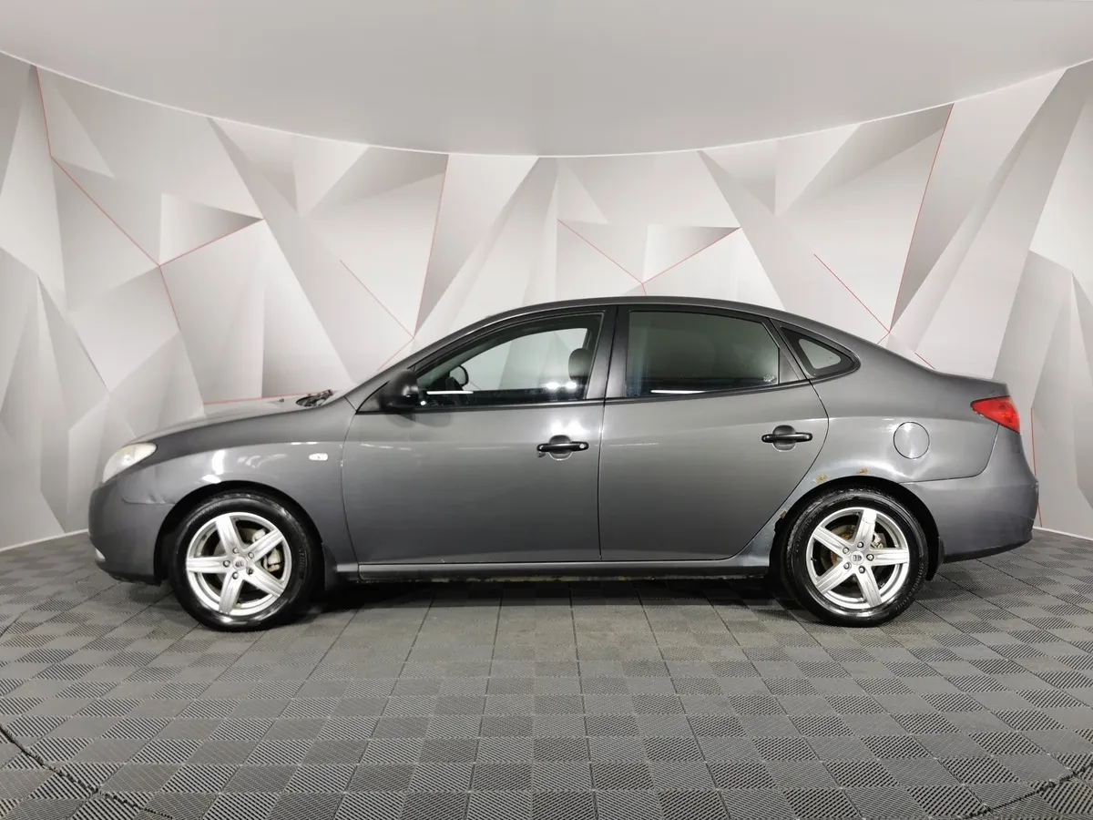 Hyundai Elantra 1.6 MT (105 л.с.) Серый в АВИЛОН. Слайд №5