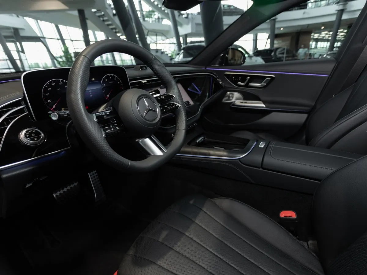 Mercedes-Benz E-Класс E 300 4MATIC (258 л.с.) Черный в АВИЛОН. Слайд №8