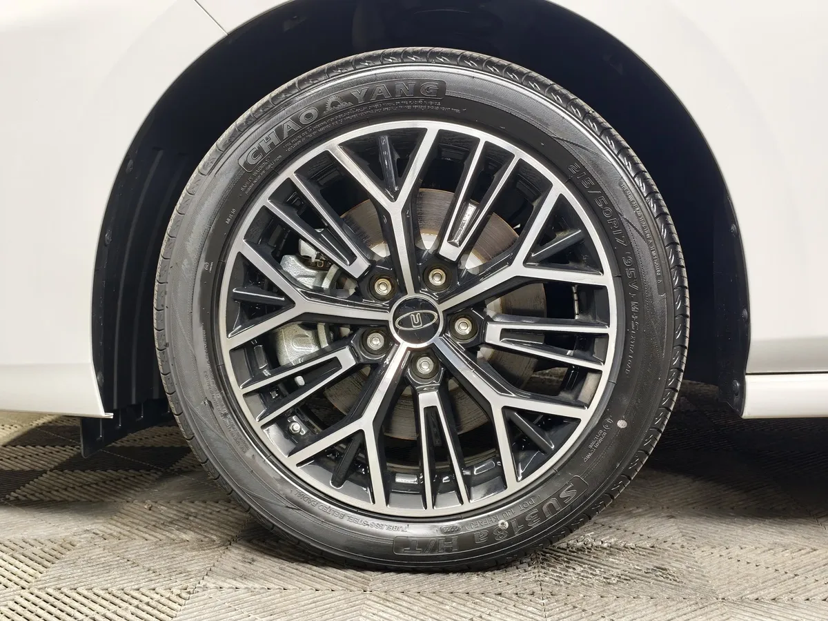 Москвич 6 1.5T CVT 2WD (136 л.с.) Business Белый в АВИЛОН. Слайд №9