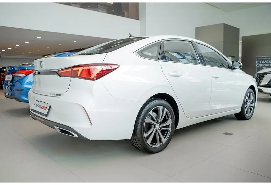 Changan Eado Plus 1.4 TGDI 7DSG 2WD (150 л.с.) Tech Белый в АВИЛОН. Слайд №4