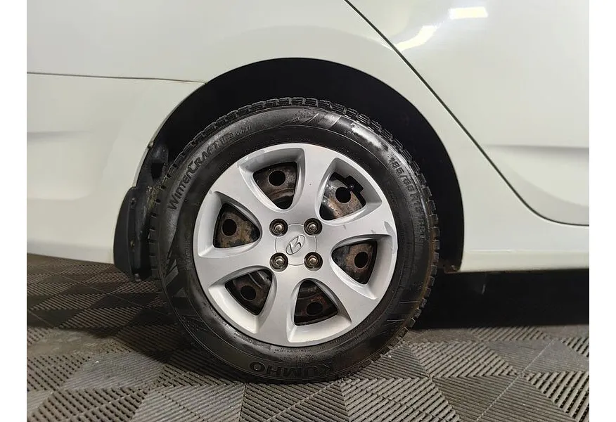 Hyundai Solaris 1.4 MT (107 л.с.) Classic Белый в АВИЛОН. Слайд №9