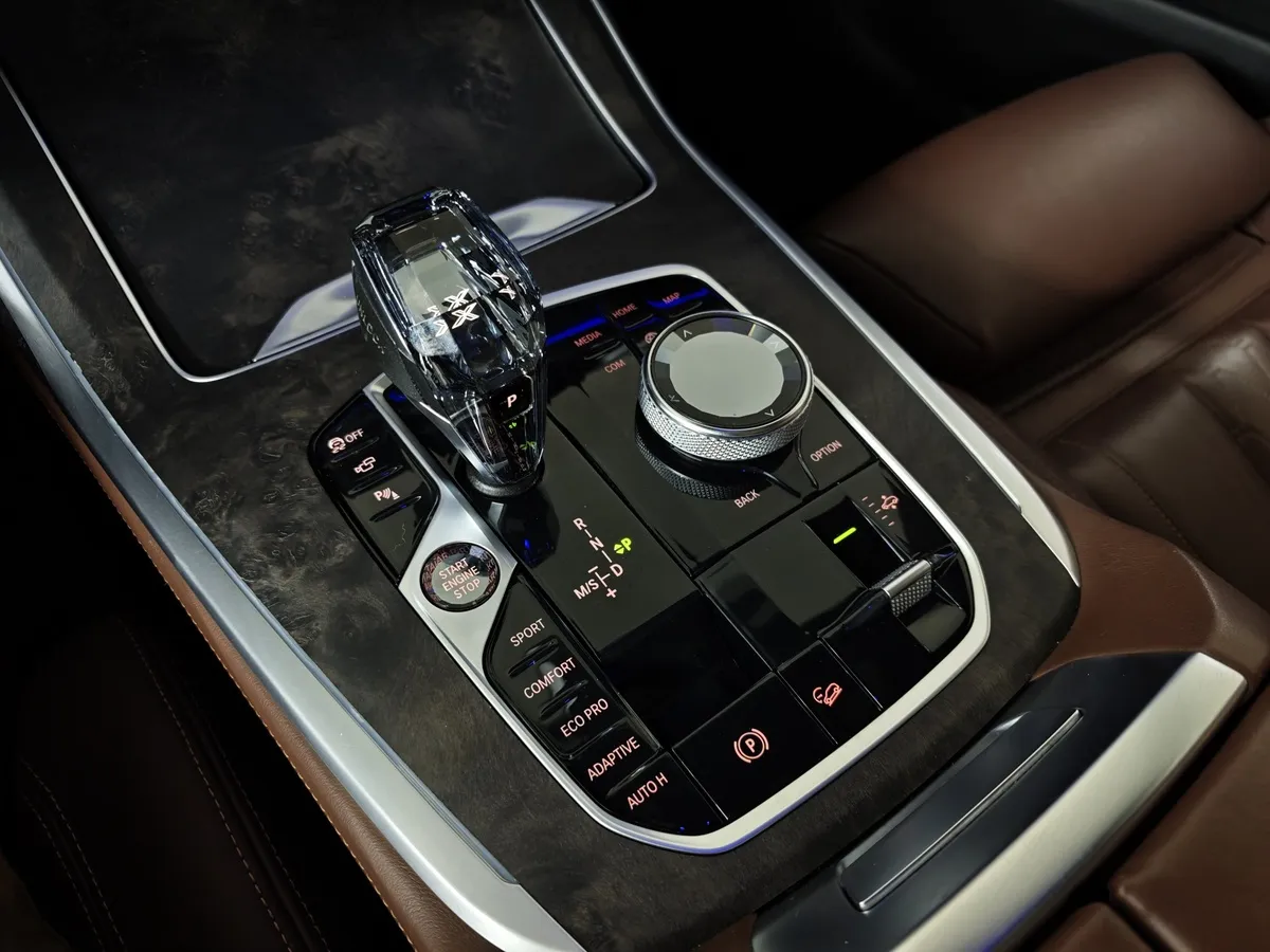BMW X7 xDrive40d Steptronic (340 л.с.) Базовая (Локальная сборка) Черный в АВИЛОН. Слайд №23