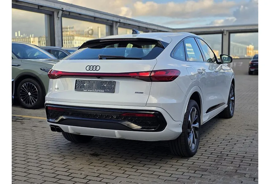 Audi Q5 Sportback 2.0 TDI S tronic quattro (204 л.с.) Белый в АВИЛОН. Слайд №6