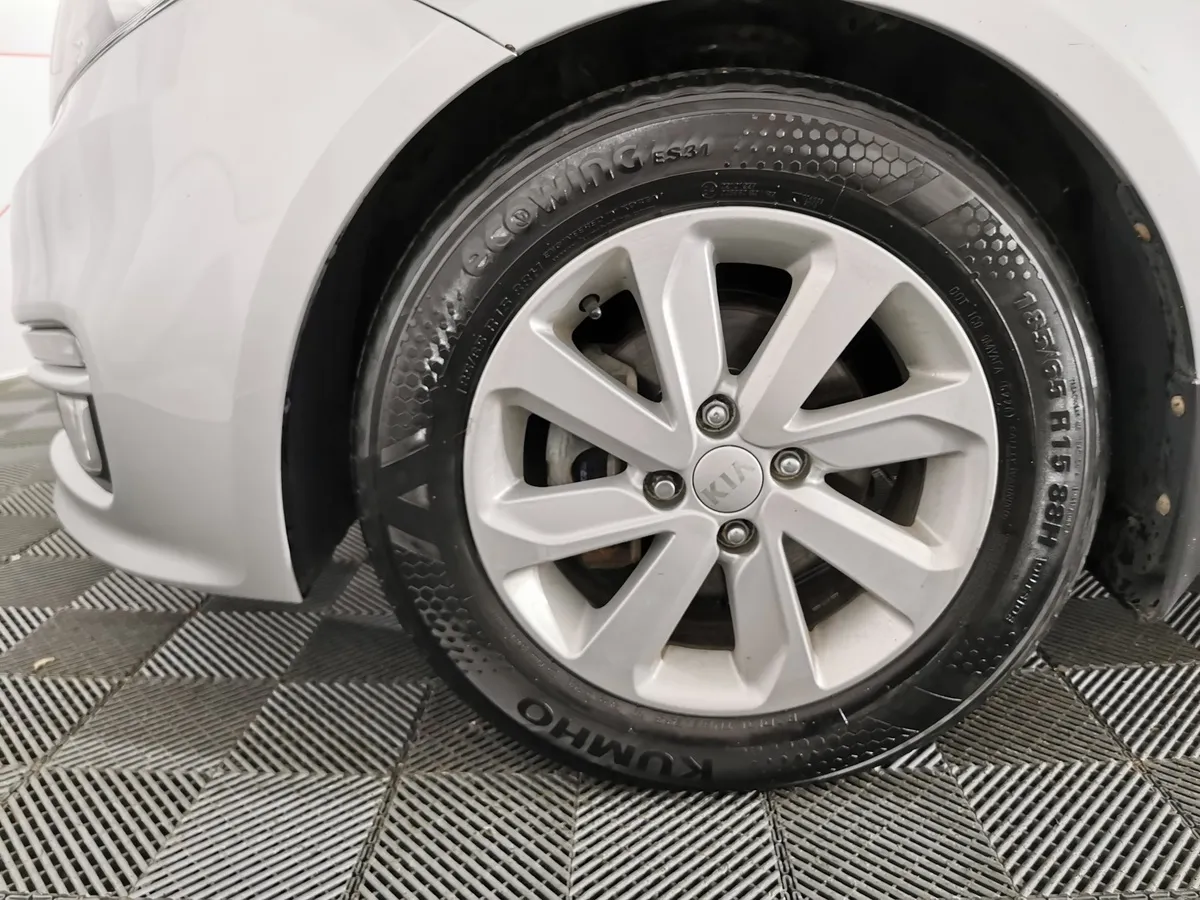 Kia Rio 1.6 AT (123 л.с.) Серебристый в АВИЛОН. Слайд №9