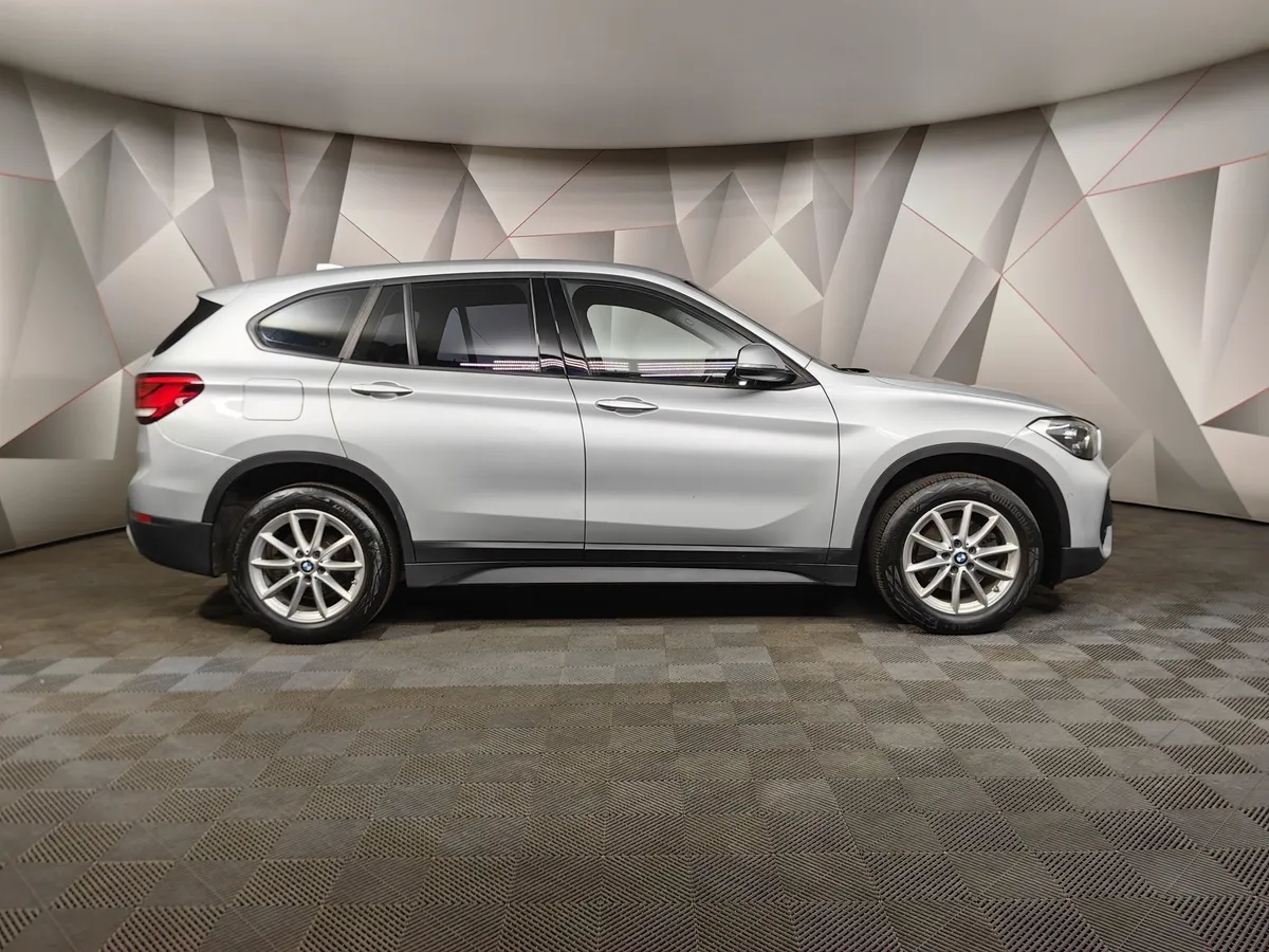 BMW X1 18i sDrive (140 л.с.) SE Серый в АВИЛОН. Слайд №6