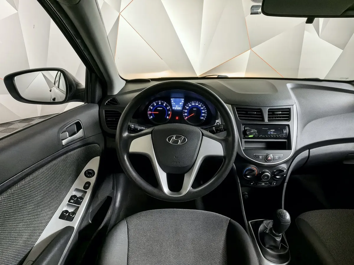 Hyundai Solaris 1.6 MT (123 л.с.) Optima Черный в АВИЛОН. Слайд №20