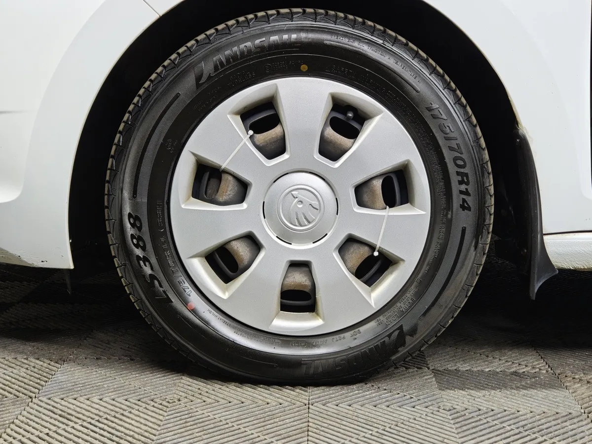 Skoda Rapid 1.6 MT (90 л.с.) Белый в АВИЛОН. Слайд №9
