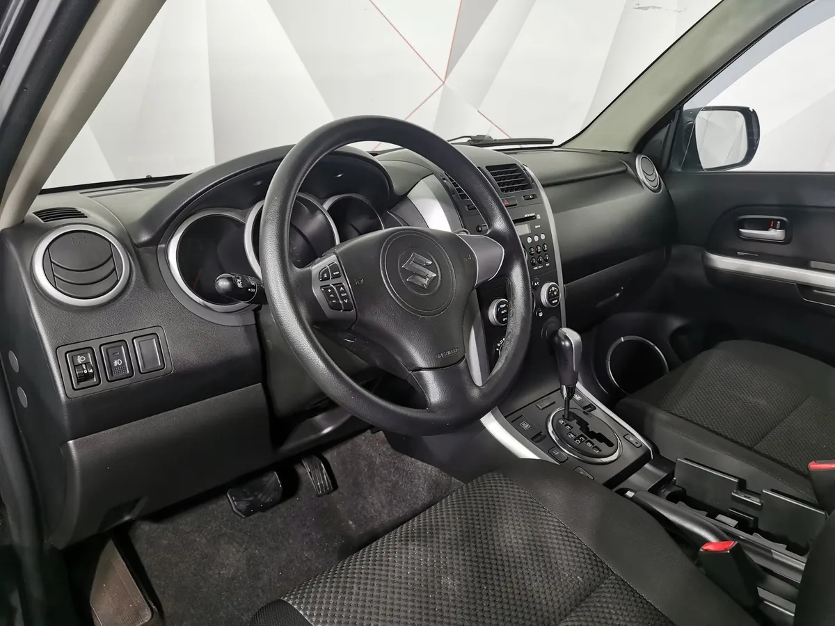 Suzuki Grand Vitara 2.0 AT AWD (140 л.с.) Черный в АВИЛОН. Слайд №18