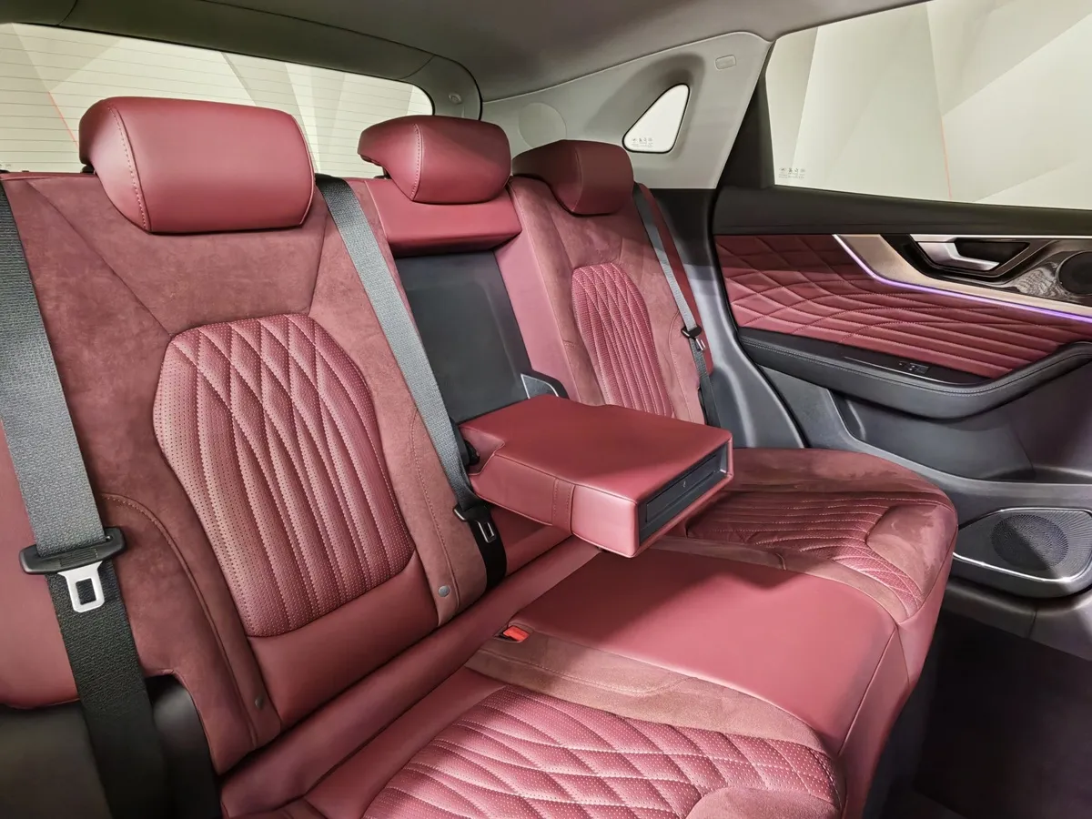 Hongqi HS5 2.0 AT 4WD (224 л.с.) Комфорт Желтый в АВИЛОН. Слайд №17