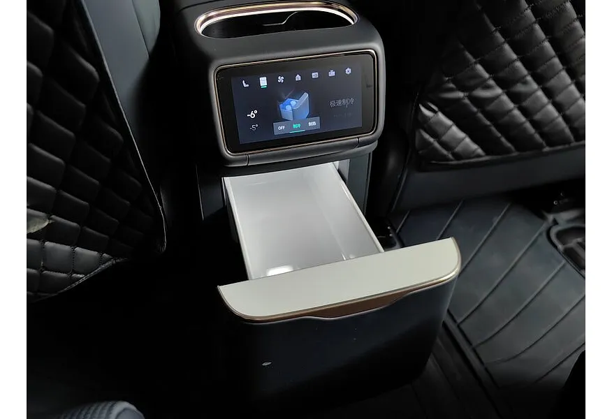 Lynk & Co 900 2.0 AT 4WD (884 л.с.) Ultra Черный в АВИЛОН. Слайд №29