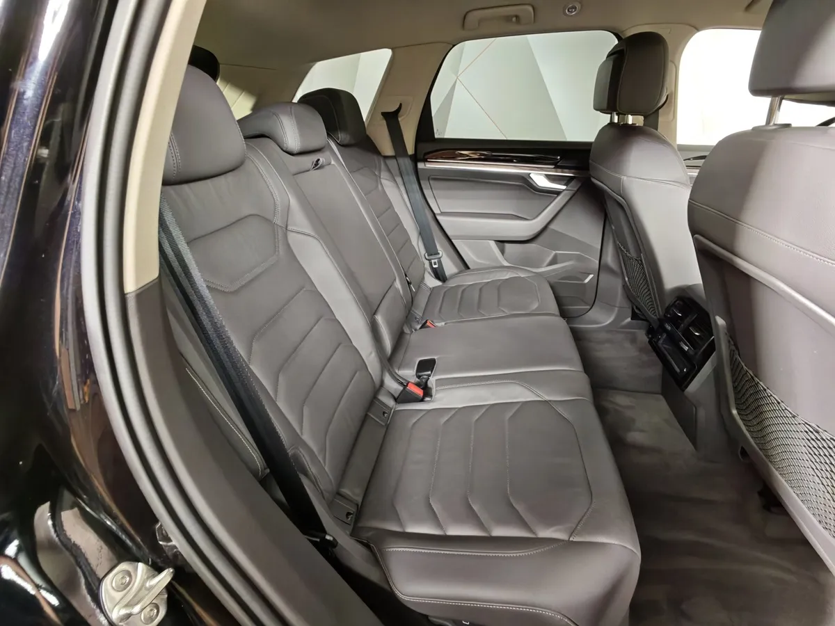 Volkswagen Touareg 3.0 V6 TDI Tiptronic 4Motion (249 л.с.) Business Черный в АВИЛОН. Слайд №15