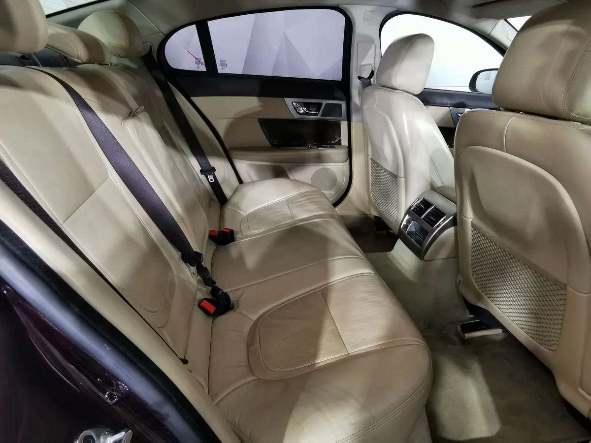 Jaguar XF 2.0 AT (240 л.с.) Luxury Коричневый в АВИЛОН. Слайд №14