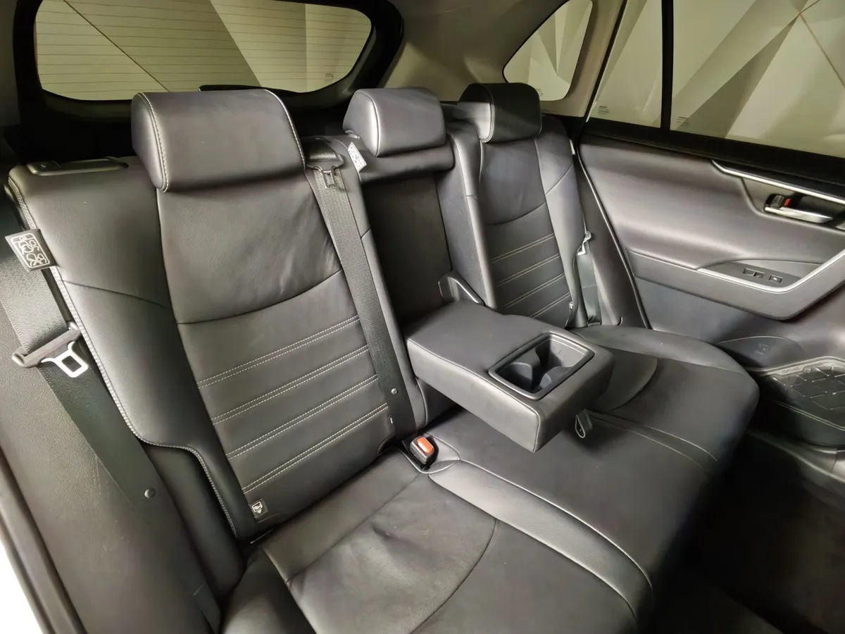 Toyota RAV4 2.0i CVT AWD (149 л.с.) Белый в АВИЛОН. Слайд №17
