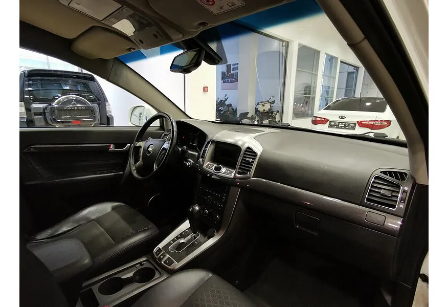 Chevrolet Captiva 2.4 AT (5 мест) (167 л.с.) LT Белый в АВИЛОН. Слайд №12