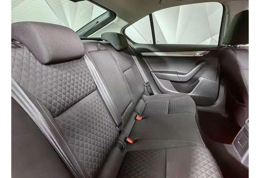 Skoda Octavia 1.6 AT (110 л.с.) Серебристый в АВИЛОН. Слайд №16