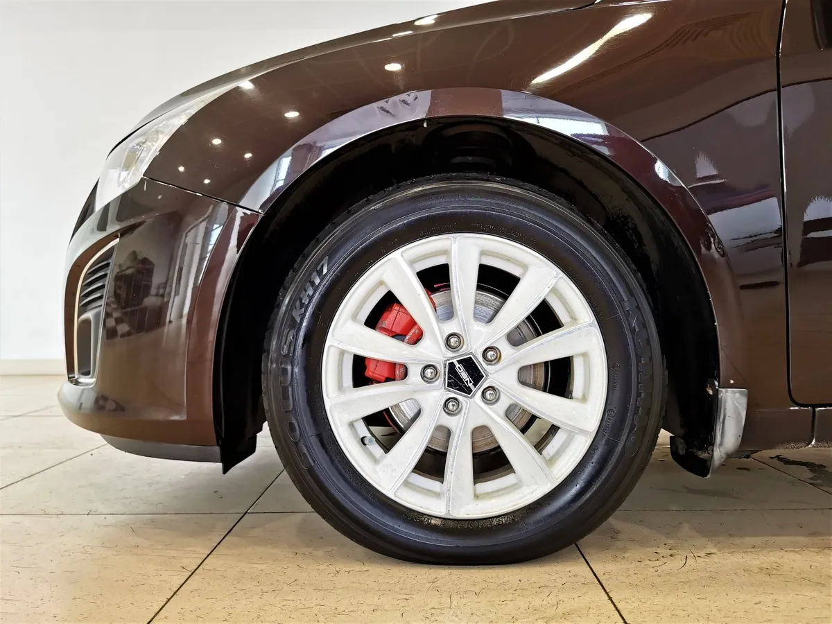 Chevrolet Cruze 1.8 MT (141 л.с.) Коричневый в АВИЛОН. Слайд №9