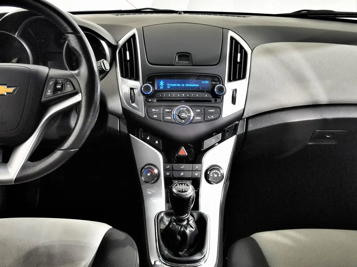 Chevrolet Cruze 1.8 MT (141 л.с.) Белый в АВИЛОН. Слайд №14
