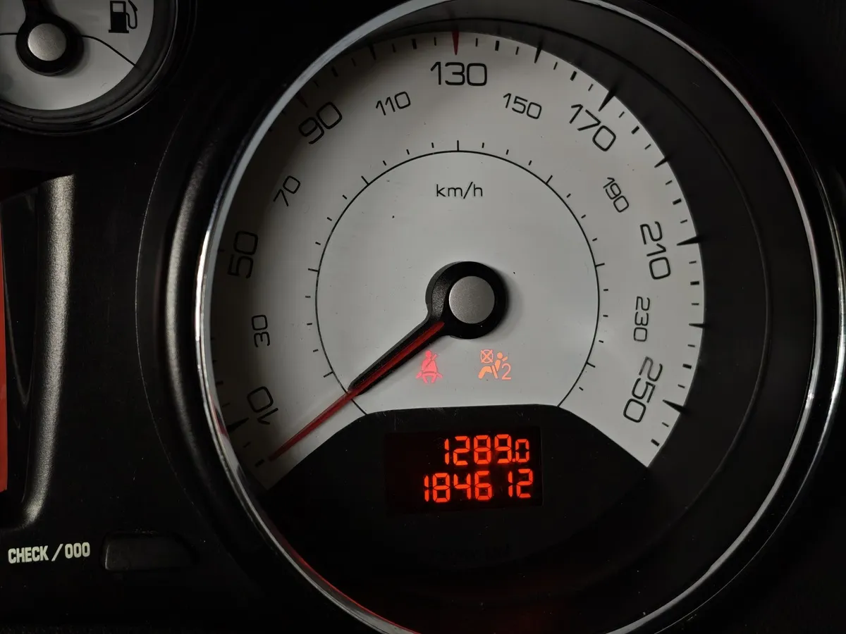 Peugeot 408 1.6 THP AT (150 л.с.) Allure Серебристый в АВИЛОН. Слайд №15
