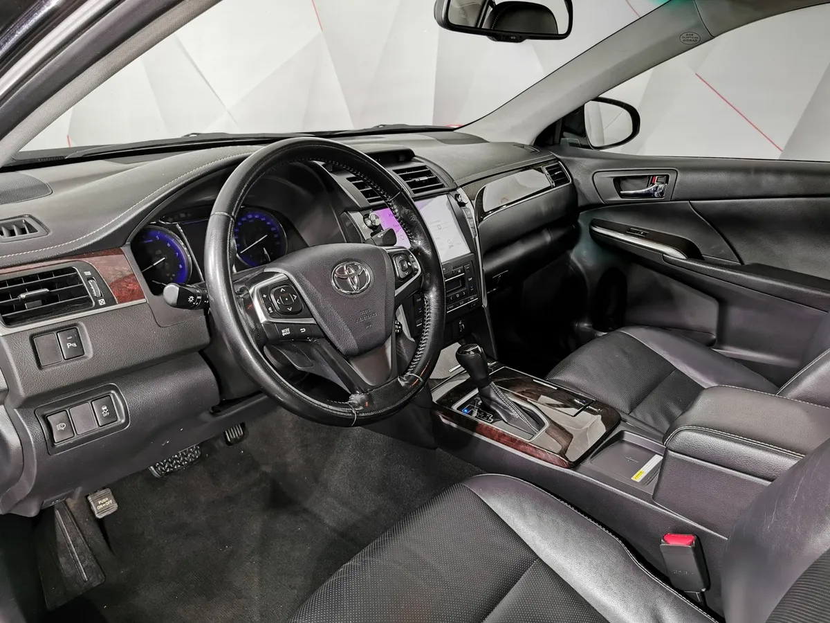 Toyota Camry 2.5 AT (181 л.с.) Стандарт Черный в АВИЛОН. Слайд №18
