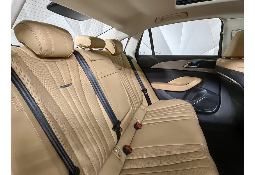 Hongqi H5 2.0 AT (218 л.с.) Comfort Plus Черный в АВИЛОН. Слайд №15